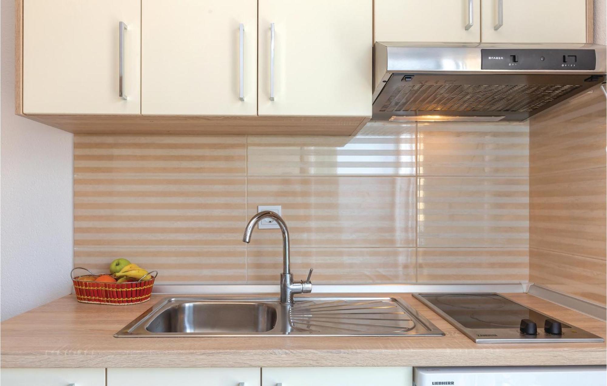 Nice Studio In Krvavica With Kitchen ภายนอก รูปภาพ